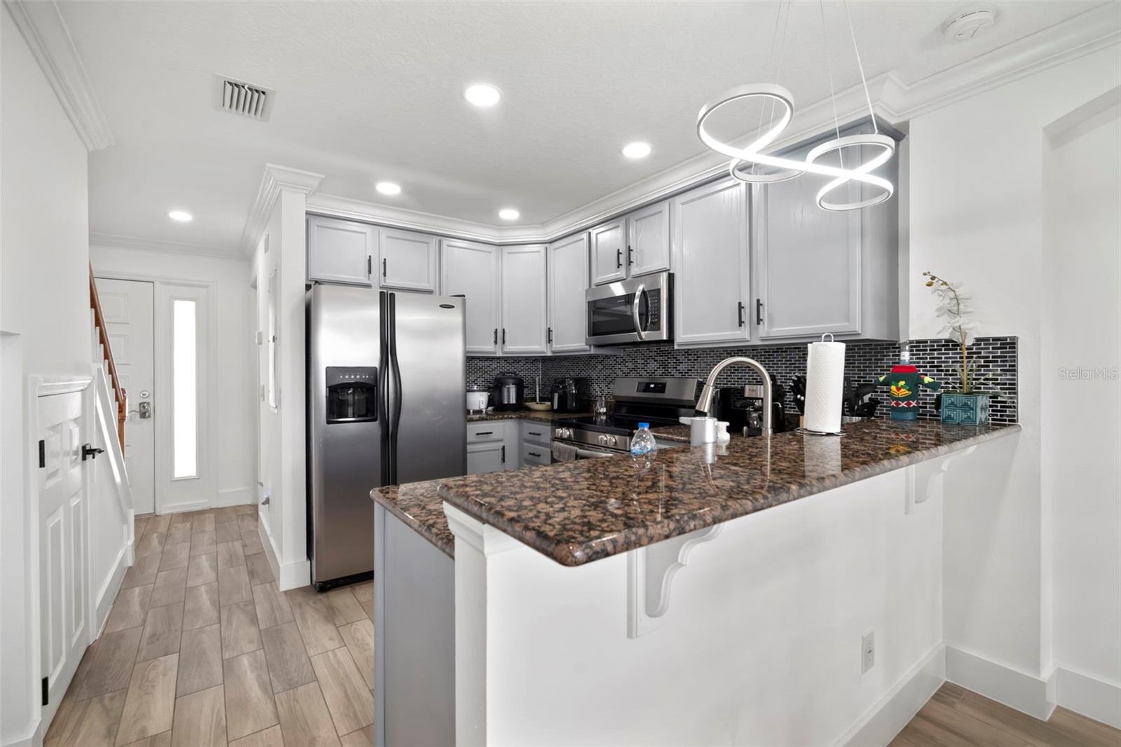 YARDARM CONDO PH I - Residential