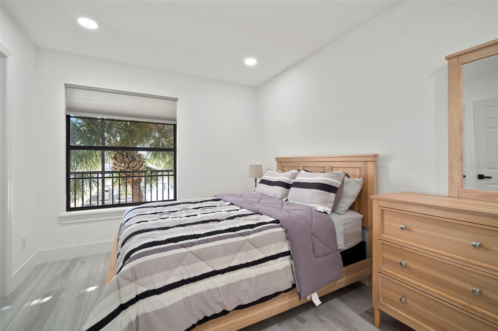 YARDARM CONDO PH I - Residential