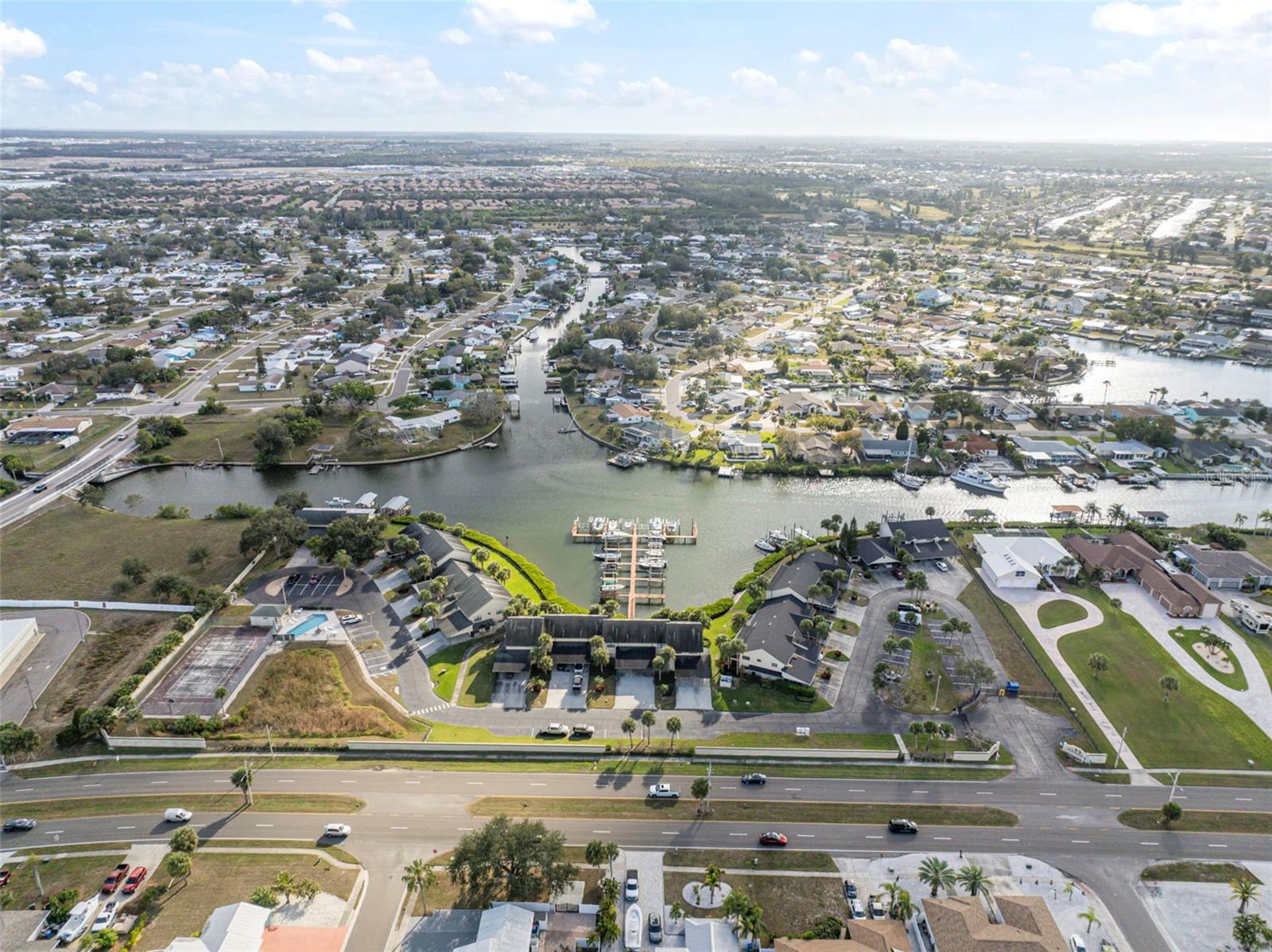 YARDARM CONDO PH I - Residential