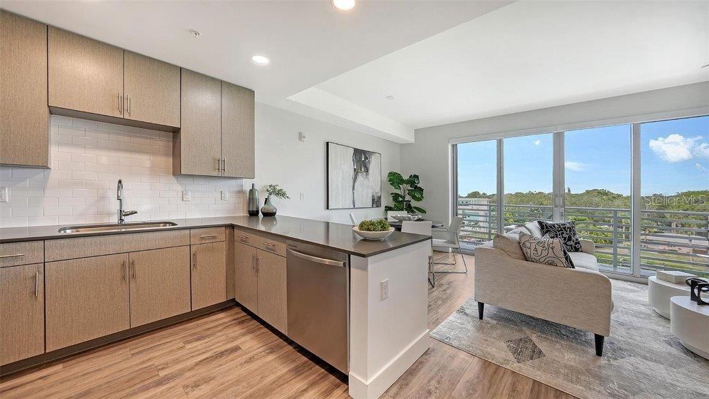 THE STRAND - Residential