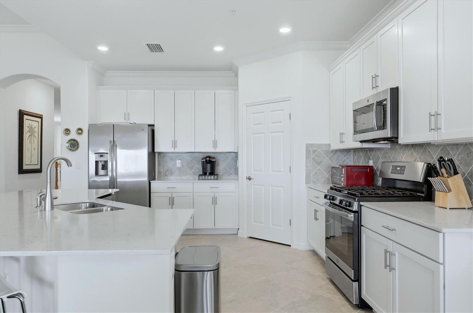 CLUBSIDE AT COUNTRY CLUB EAST PH VII - Residential