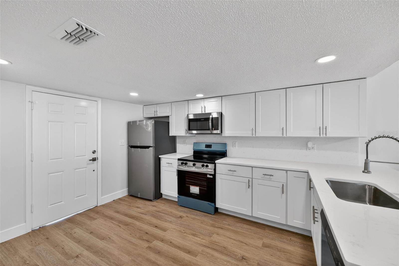 ACREAGE - Residential Lease