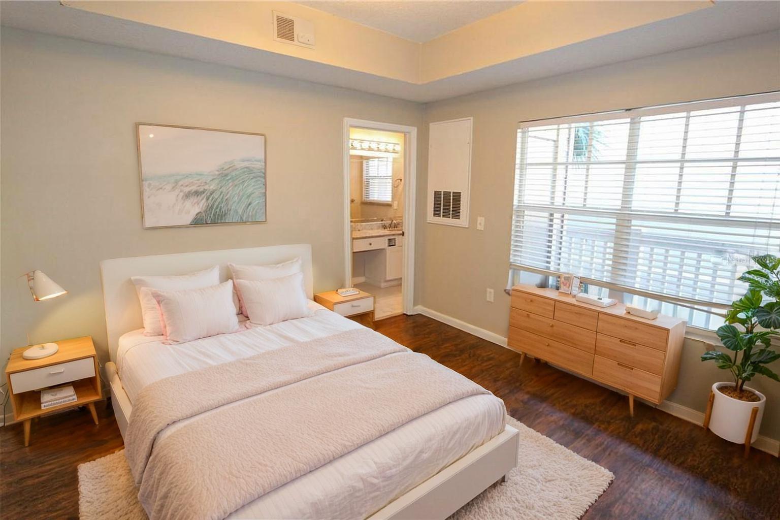 HYDE PARK WALK A CONDO - Residential