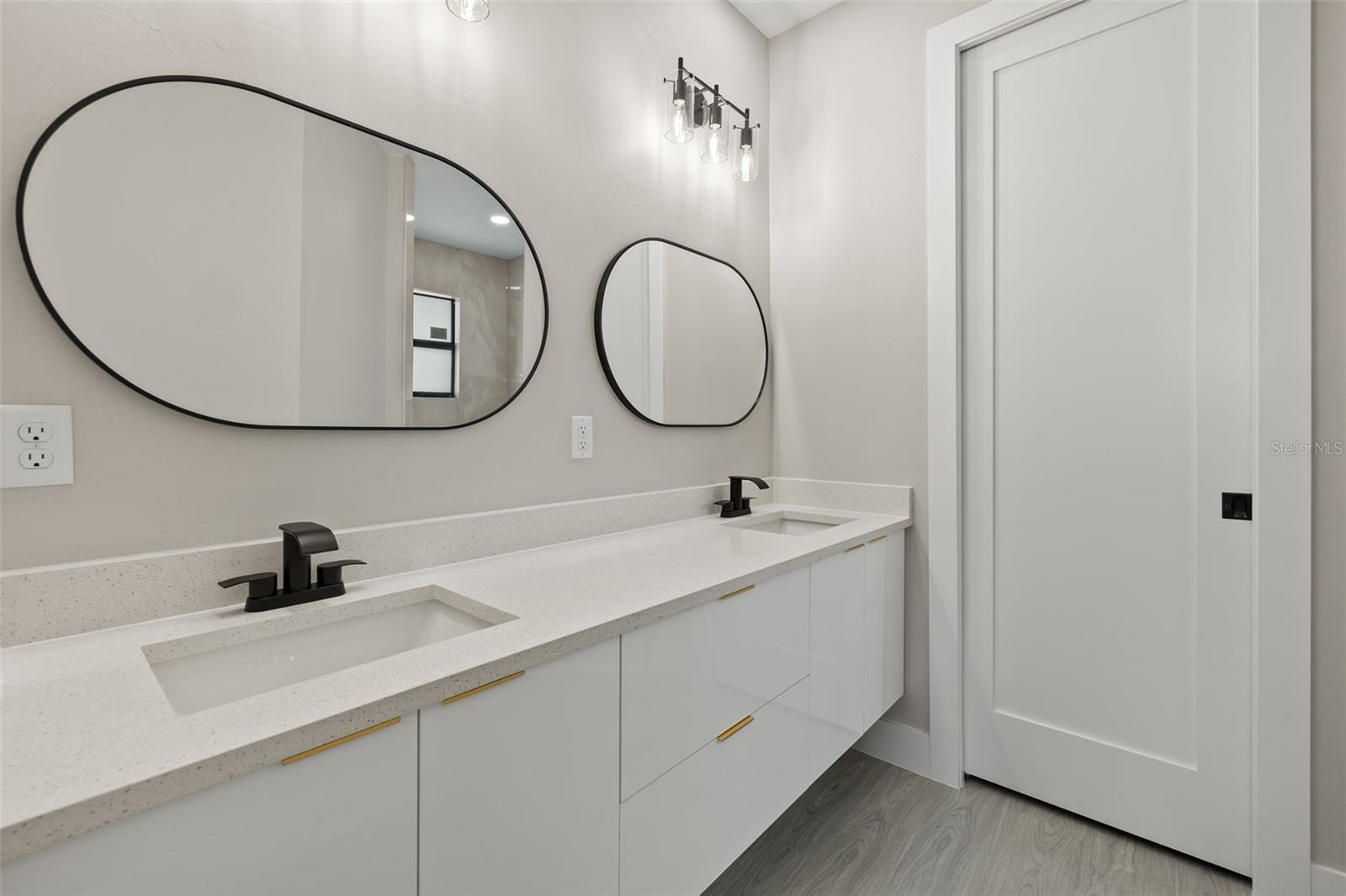 MIRROR LAKES UNIT 1 - Residential