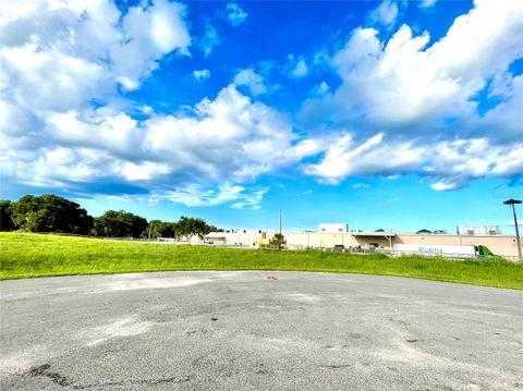 Tiny photo for 729 N 14th Street, Leesburg, FL 34748 (MLS # G5086459)