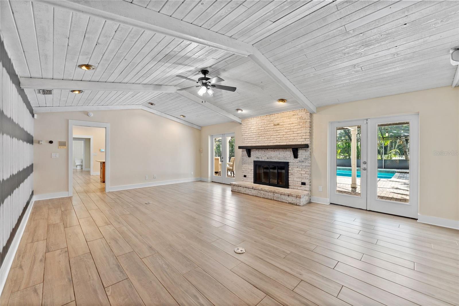 2109 MEADOW BROOK DRIVE