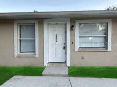 FOR RENT! READY NOW!! 2 Bedroom 1 Bathroom 1/2 Duplex for Rent in Dade City, Florida. The kitchen comes equipped with a refrigerator, electric range, microwave, and dishwasher.