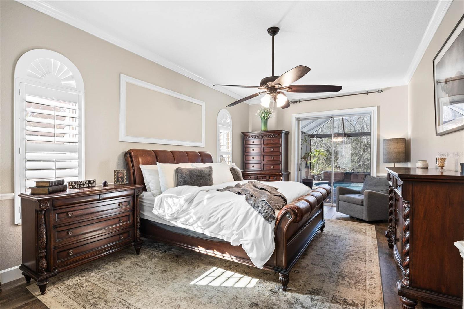 19817 GLAZING GLOBE LANE