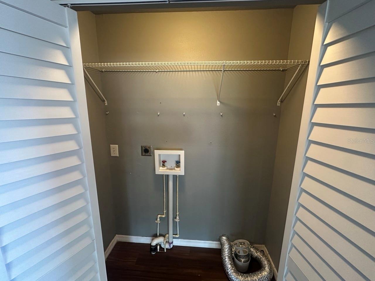 HIBISCUS GARDENS - Commercial Lease