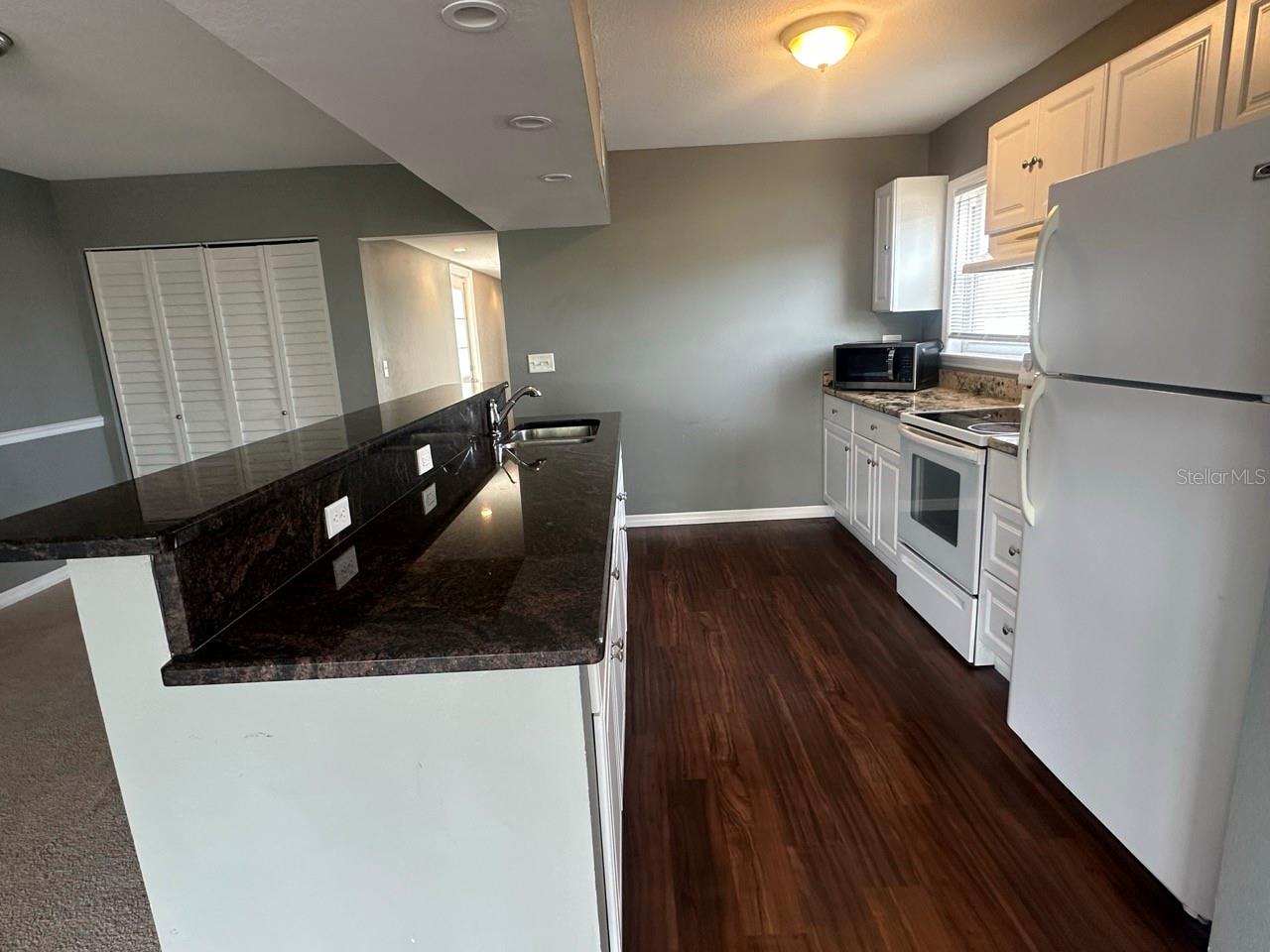 HIBISCUS GARDENS - Commercial Lease