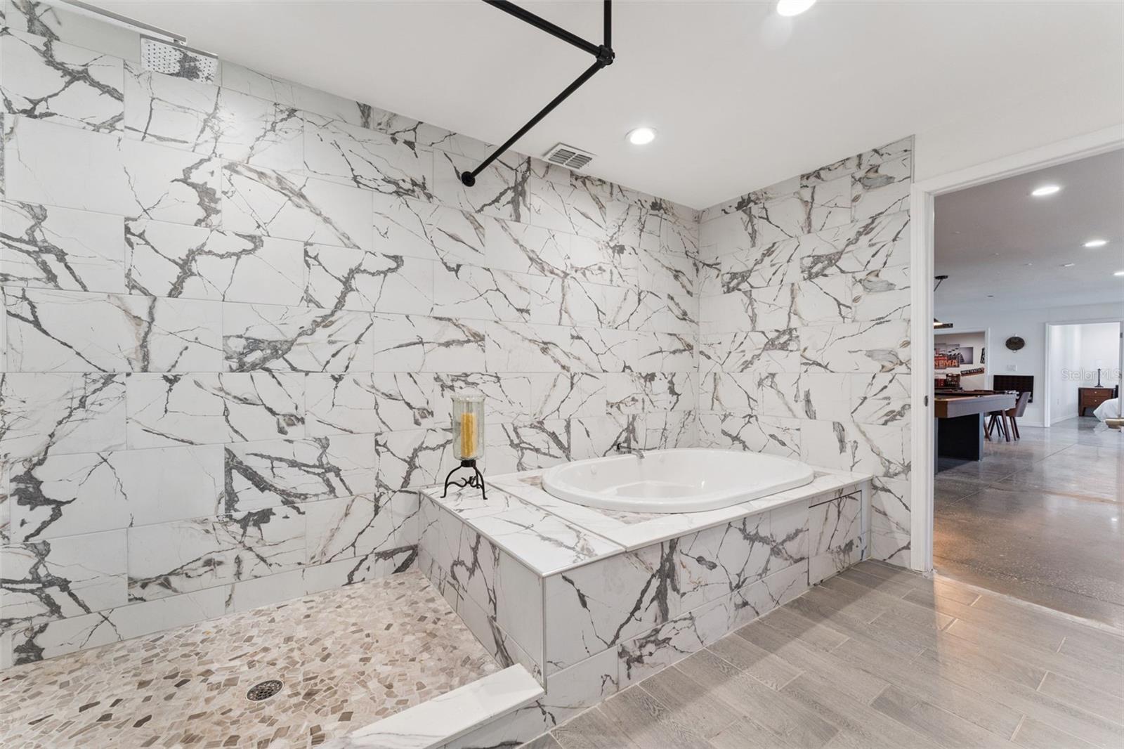 LAKE RIDGE CLUB SUB - Residential