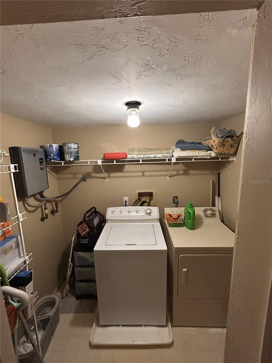 LAKES EDGE PH 04 - Residential