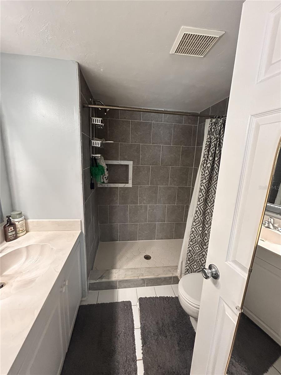 LAKES EDGE PH 04 - Residential