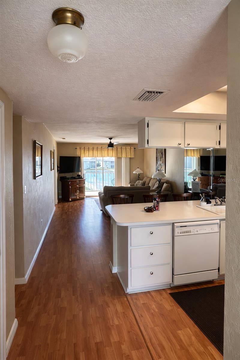 LAKES EDGE PH 04 - Residential