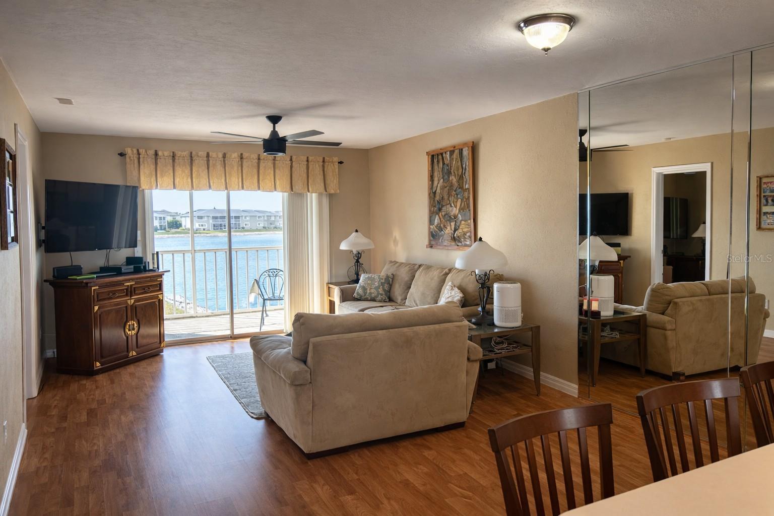 LAKES EDGE PH 04 - Residential