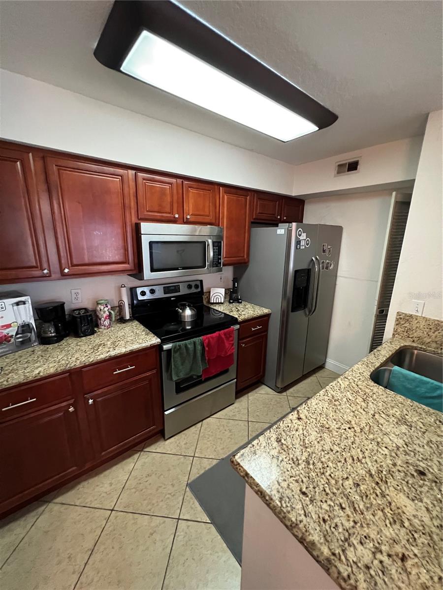 BELMONT/PK CENTRAL CONDO - Residential Lease