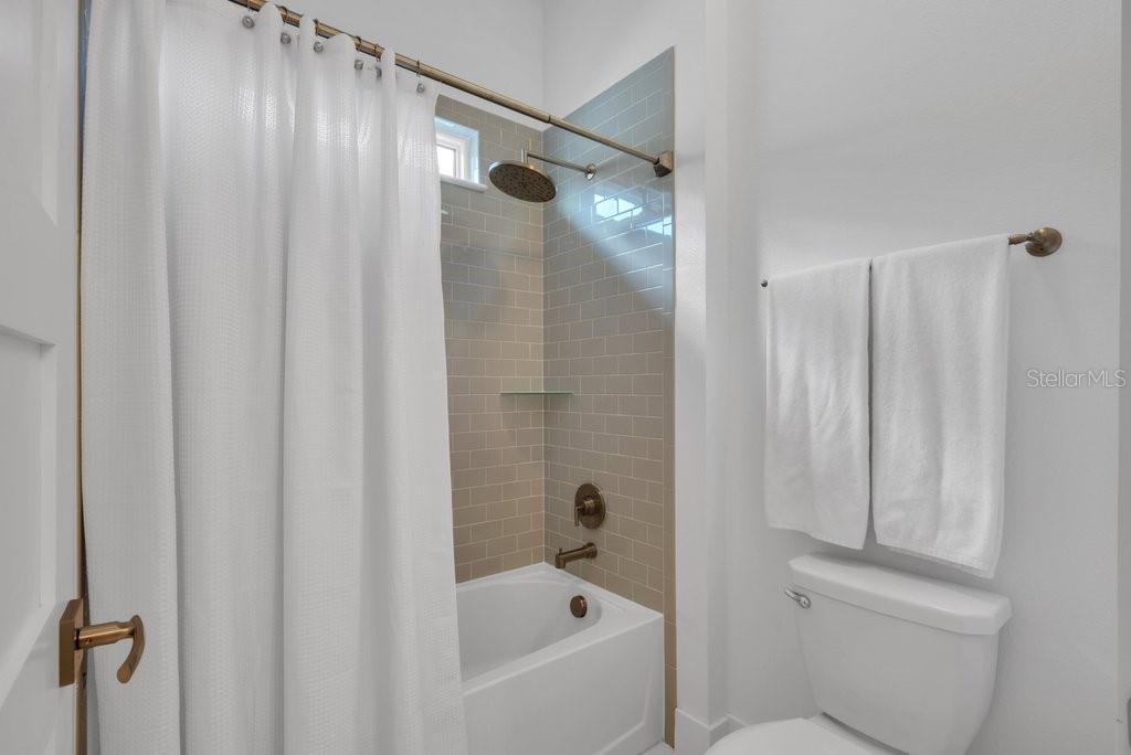 SANCTUARY COVE - Residential