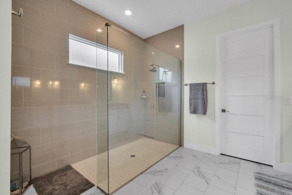 SANCTUARY COVE - Residential