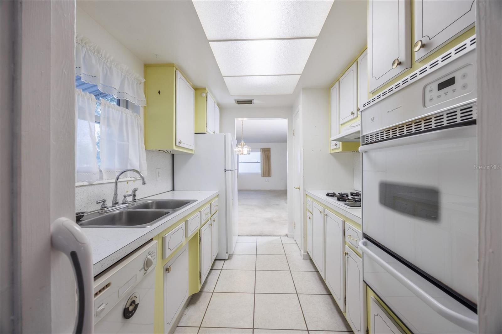 TOWN APTS CONDO - Residential