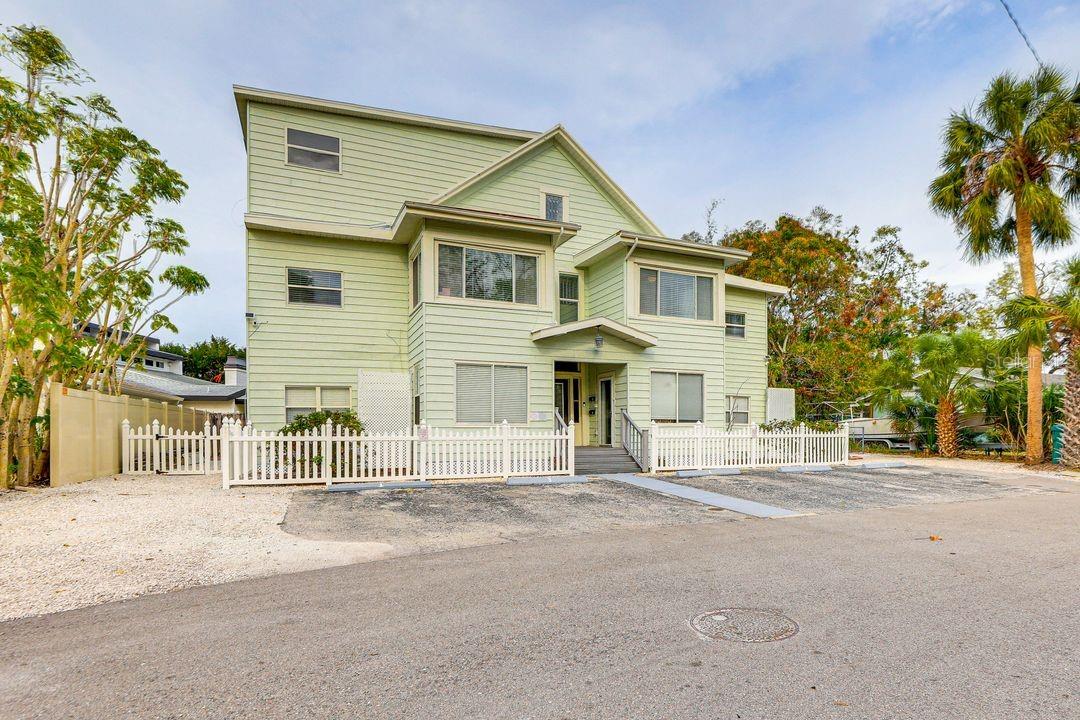 Casas a venda 3 - Jen Dantas 1416 ROSSLYN DRIVE