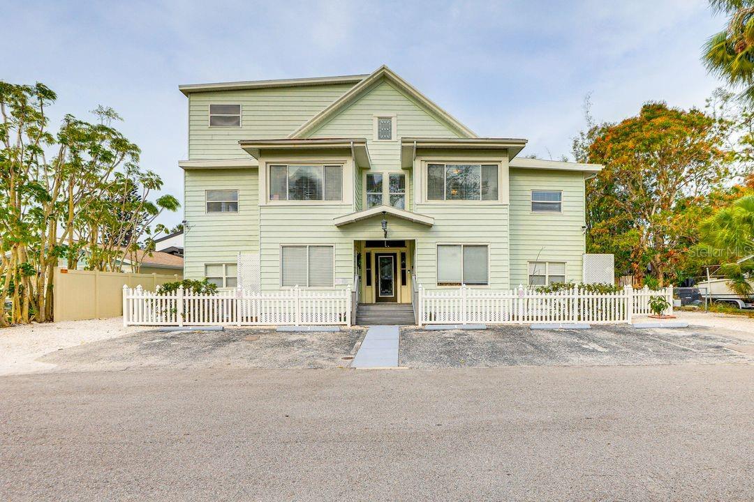 Casas a venda 4 - Jen Dantas 1416 ROSSLYN DRIVE