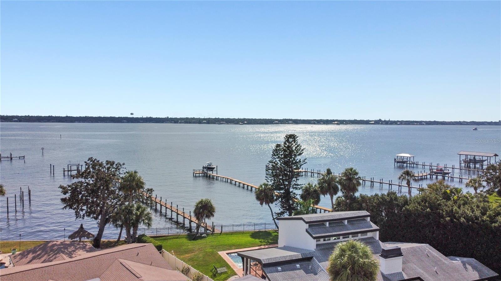 Casas a venda 1 - Jen Dantas 1416 ROSSLYN DRIVE