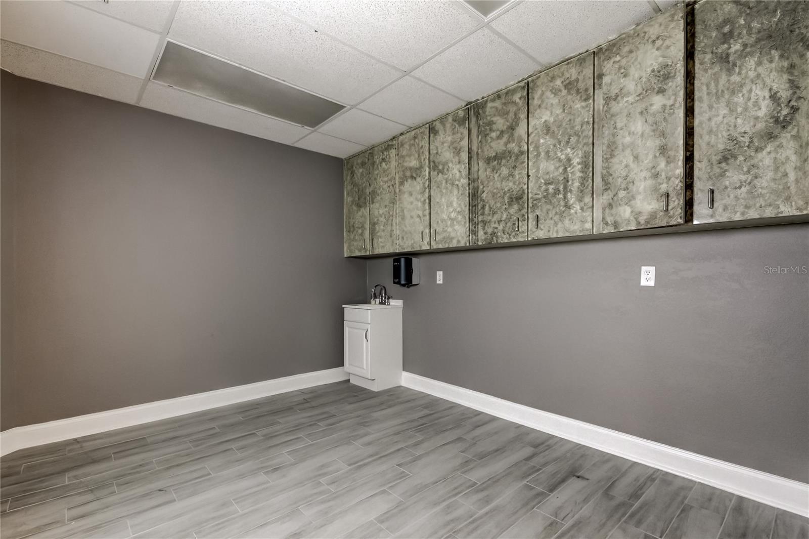 THE BRANDON PROFESSIONAL BUILDING A CONDOMINIUM - Commercial Lease