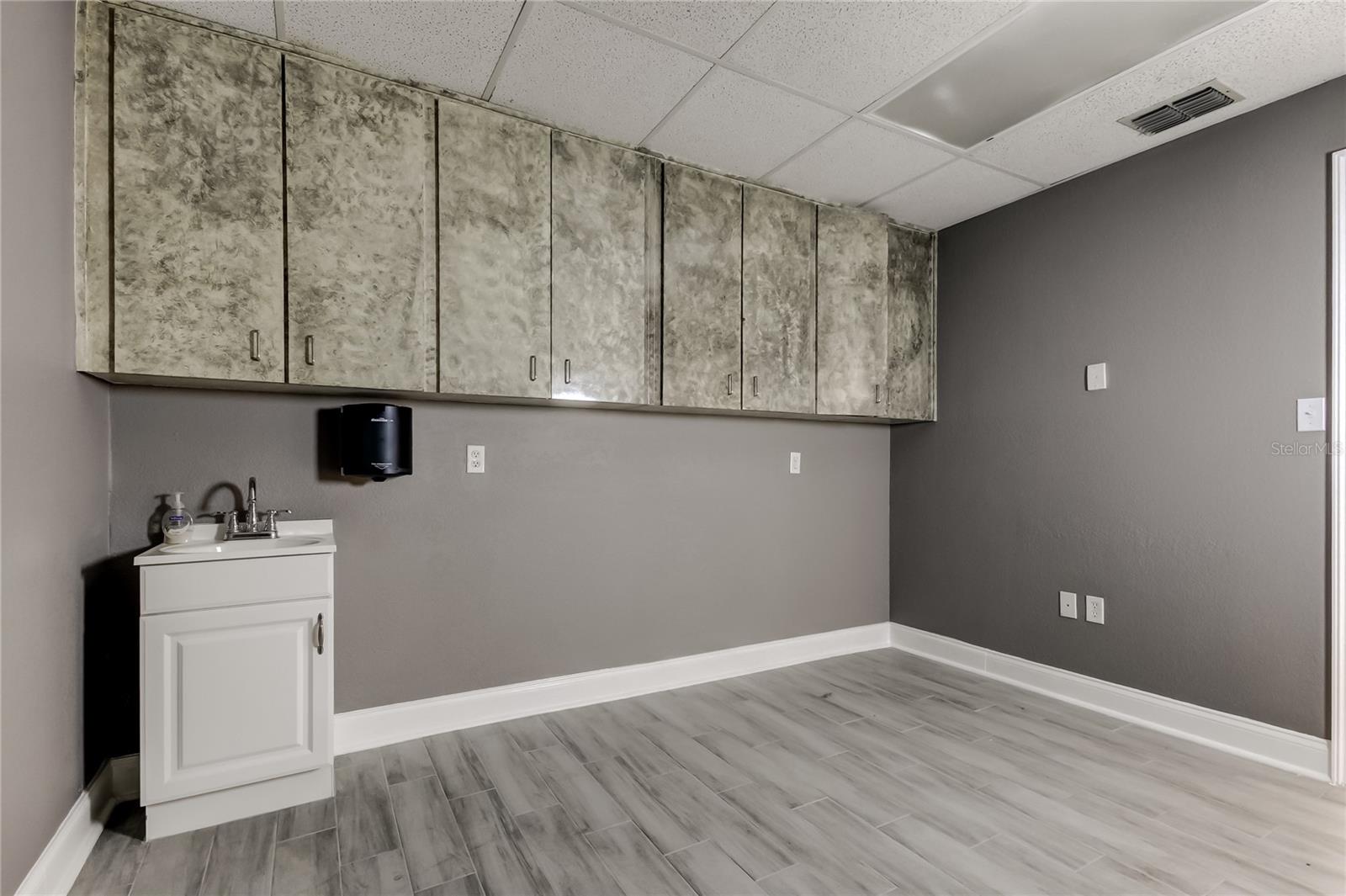 THE BRANDON PROFESSIONAL BUILDING A CONDOMINIUM - Commercial Lease