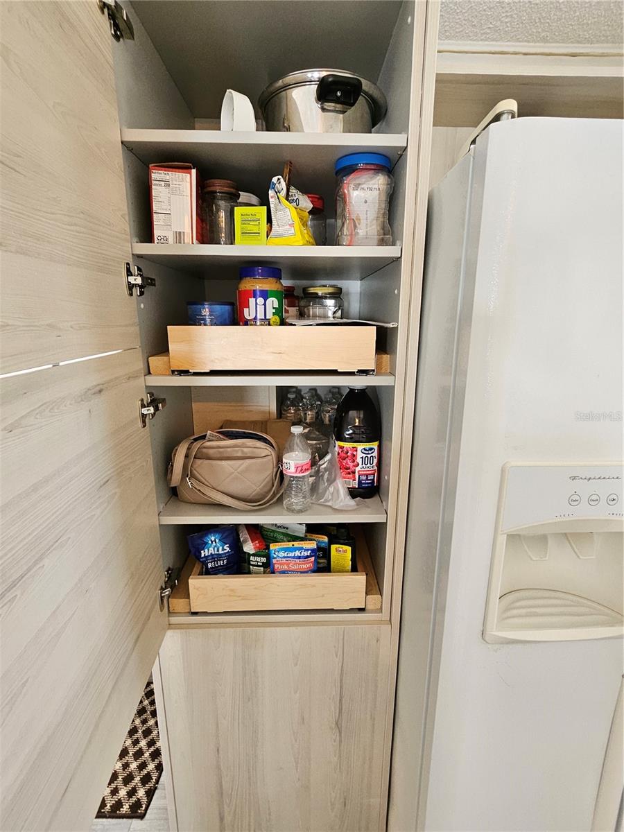 OAKWOOD MANOR - Residential