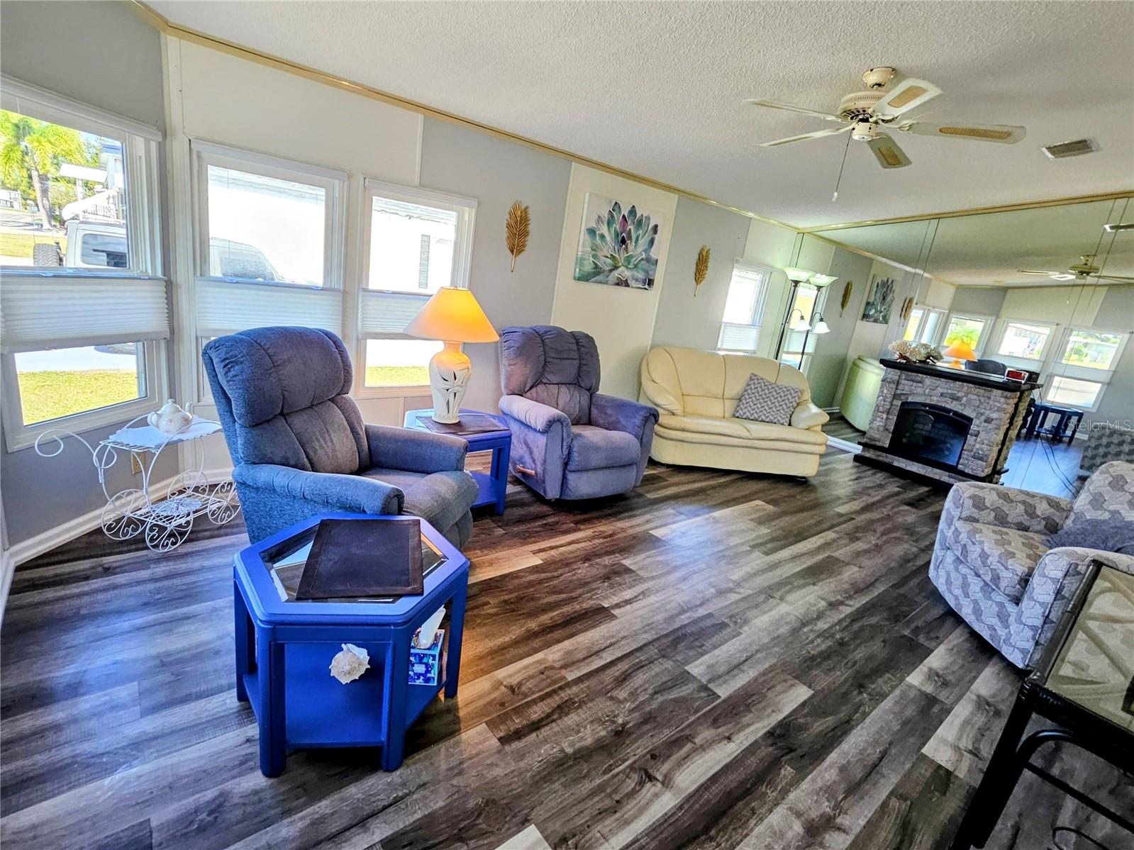 OAKWOOD MANOR - Residential