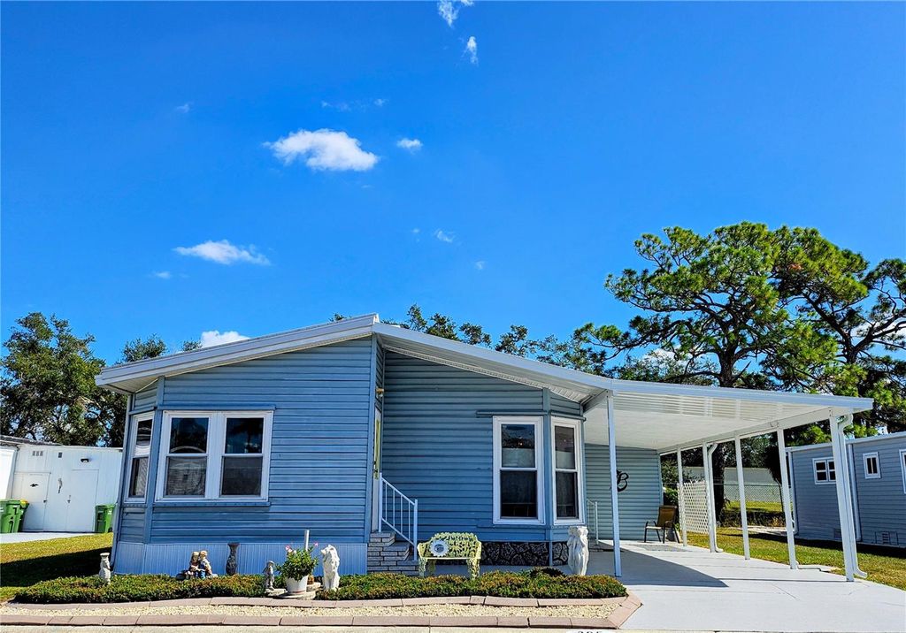 Photo of 305 Oakwood Boulevard E, Sarasota, FL 34237 (MLS # A4671180)