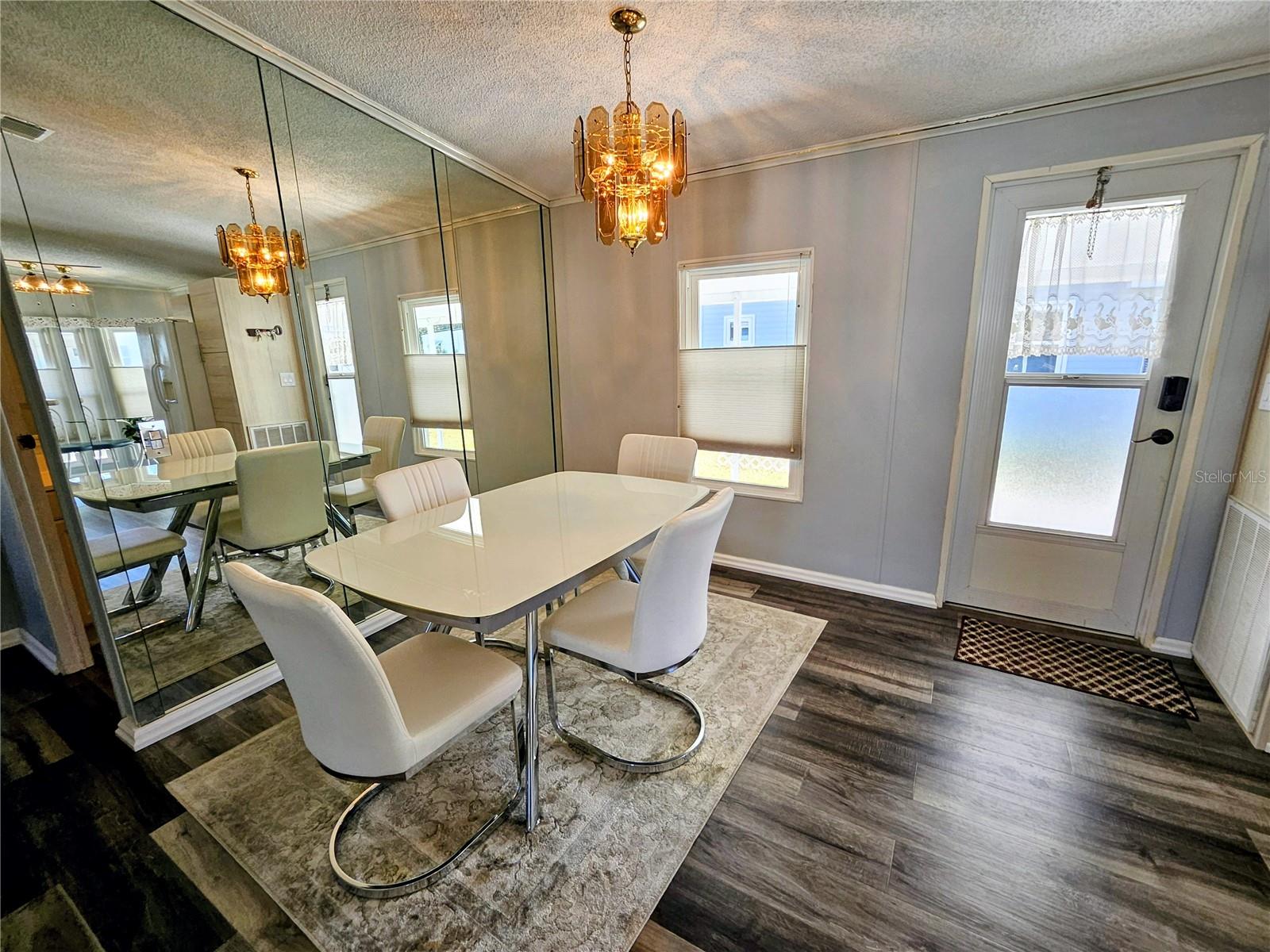 OAKWOOD MANOR - Residential