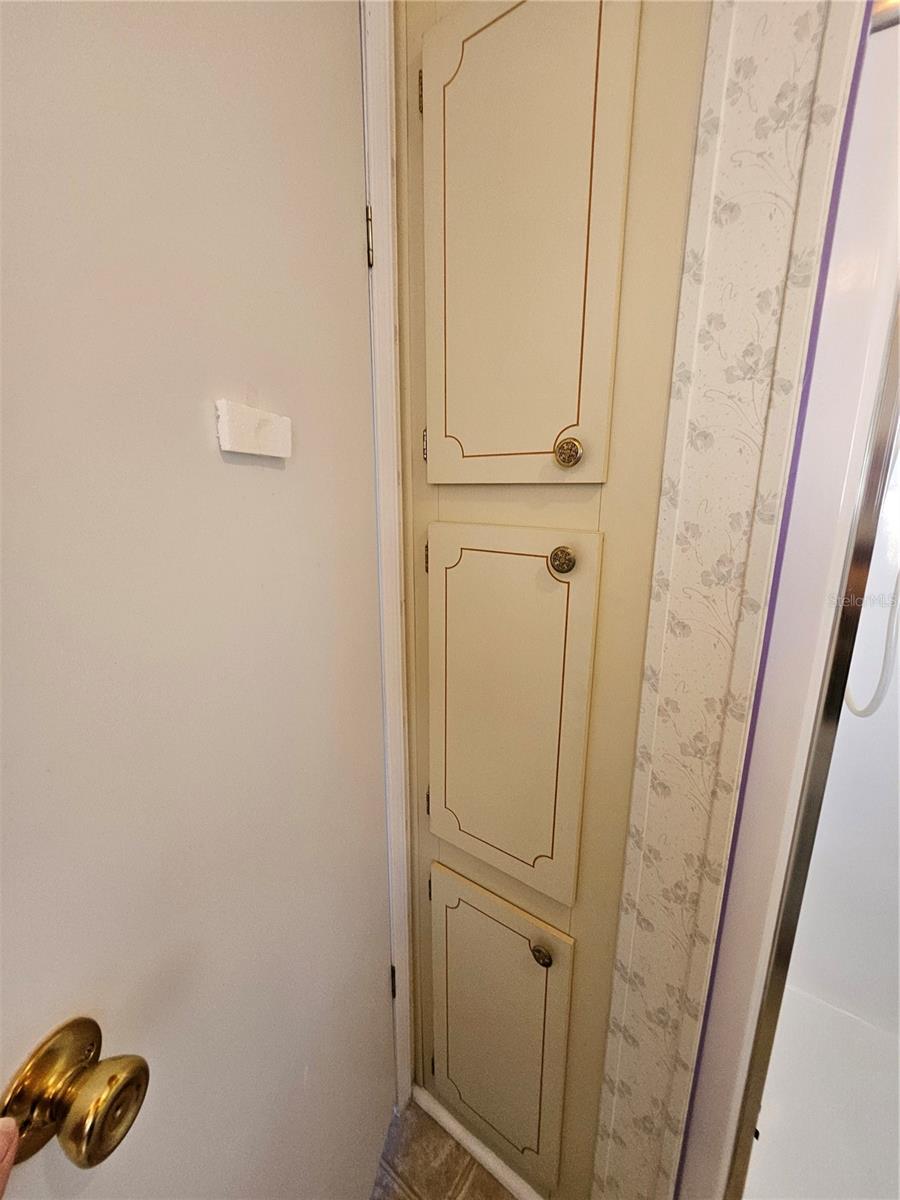 OAKWOOD MANOR - Residential