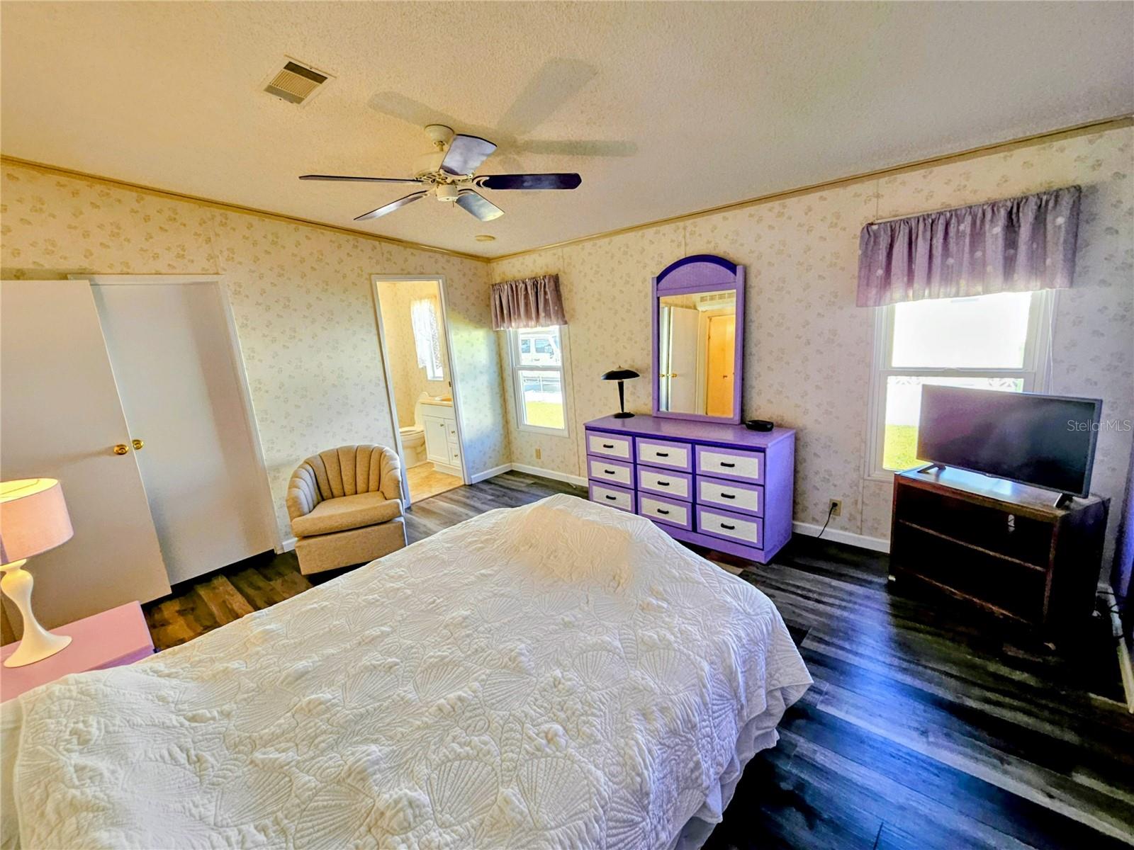 OAKWOOD MANOR - Residential