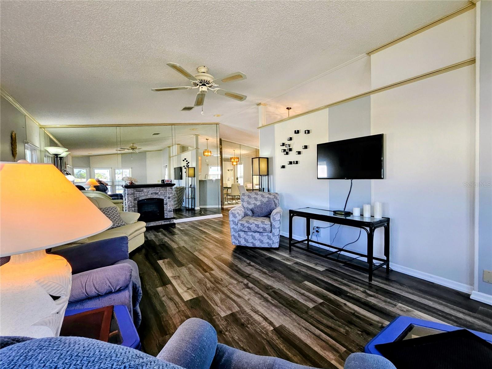 OAKWOOD MANOR - Residential