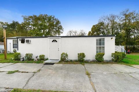 207 ROBINHOOD DRIVE DELAND FL 32724