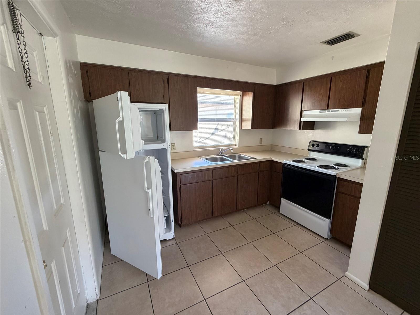 ZERFACES RE SUB - Residential Lease