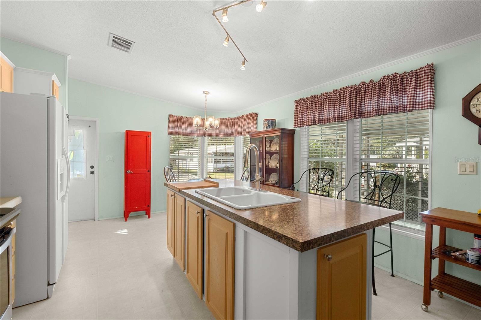 BETMAR ACRES - Residential