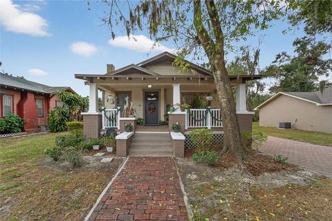 Photo of 401 W Saunders Street, Plant City, FL 33563 (MLS # TB8455720)