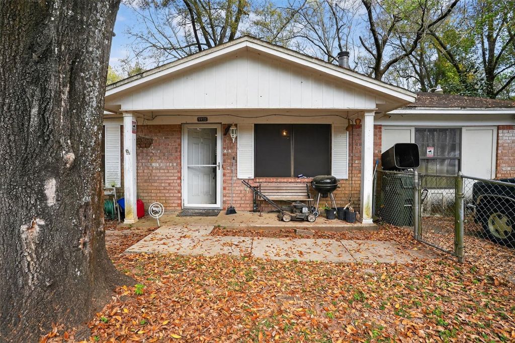 Photo of 9910 Oak Haven Road, Pensacola, FL 32526 (MLS # O6395541)