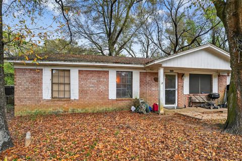 Photo of 9910 Oak Haven Road, Pensacola, FL 32526 (MLS # O6395541)