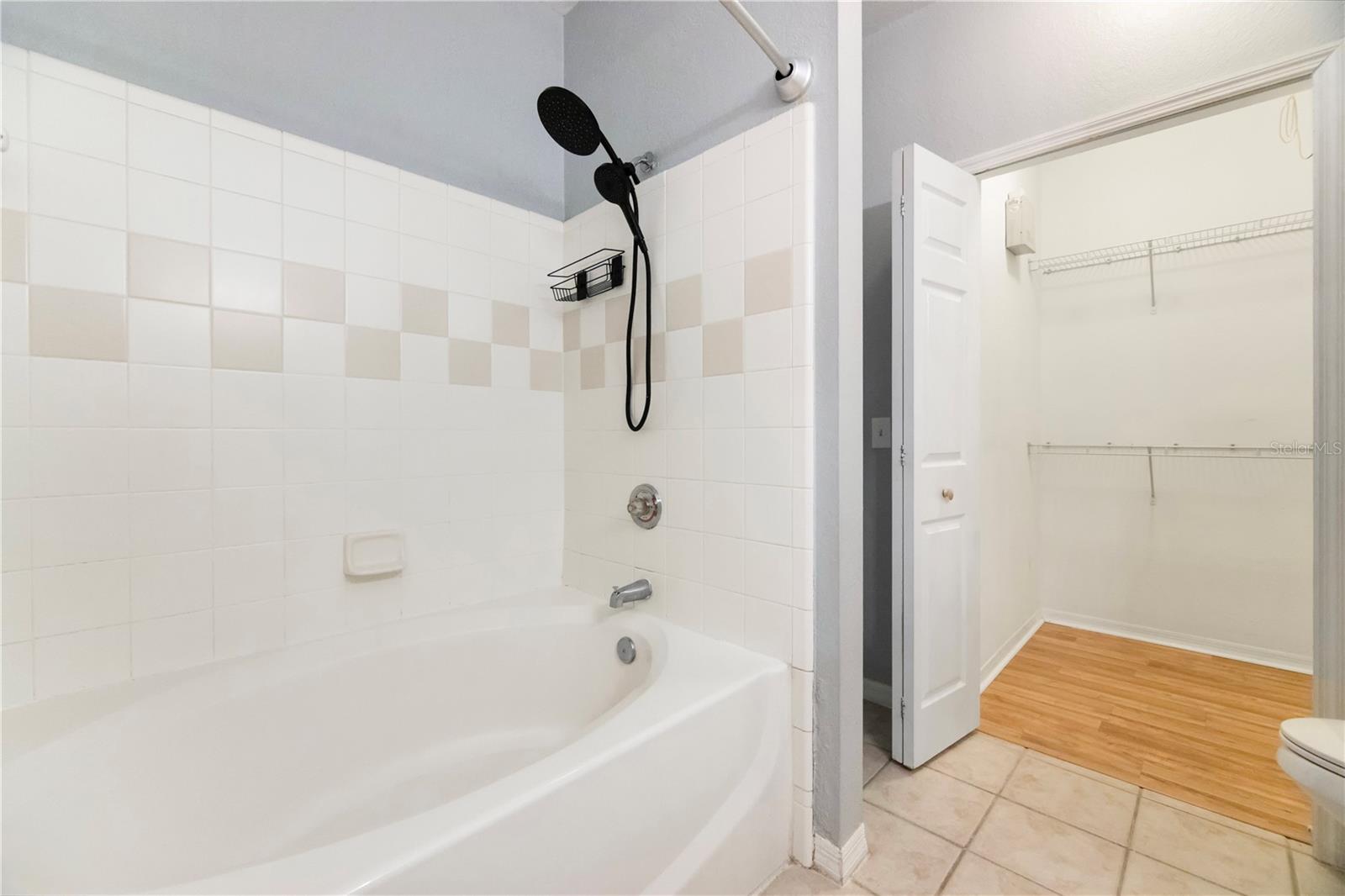 ADMIRALS WALK - Residential Lease