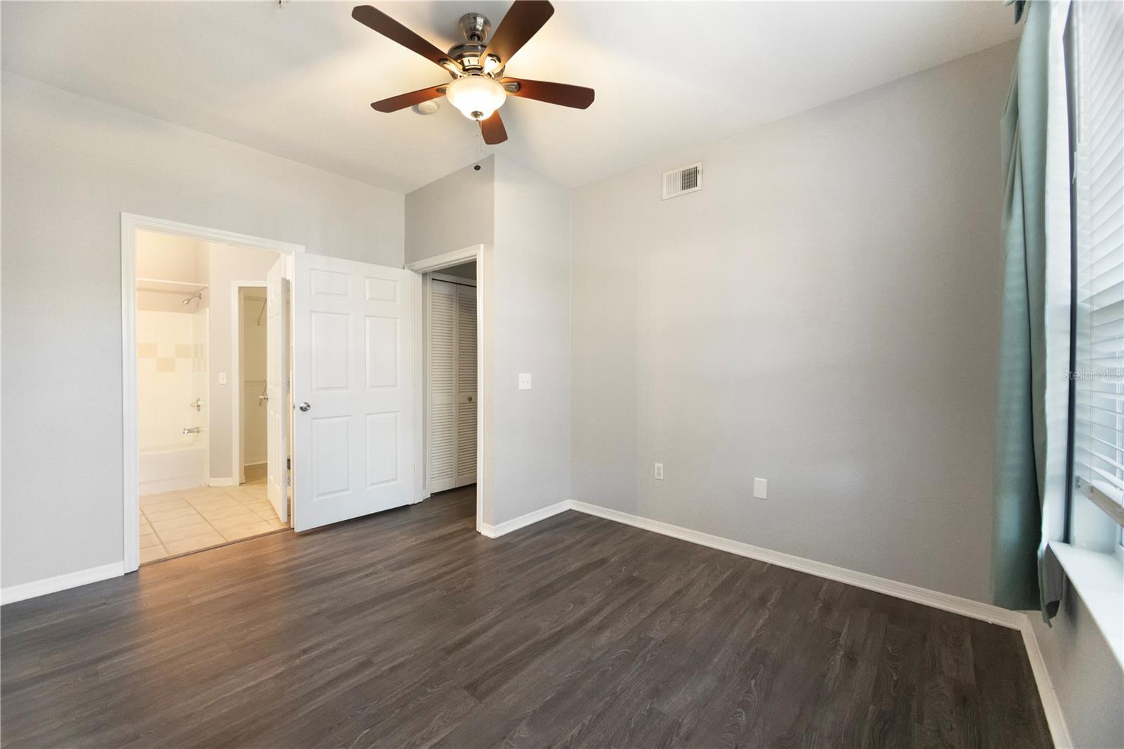 ADMIRALS WALK - Residential Lease