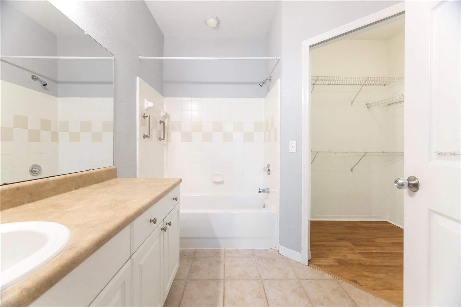 ADMIRALS WALK - Residential Lease