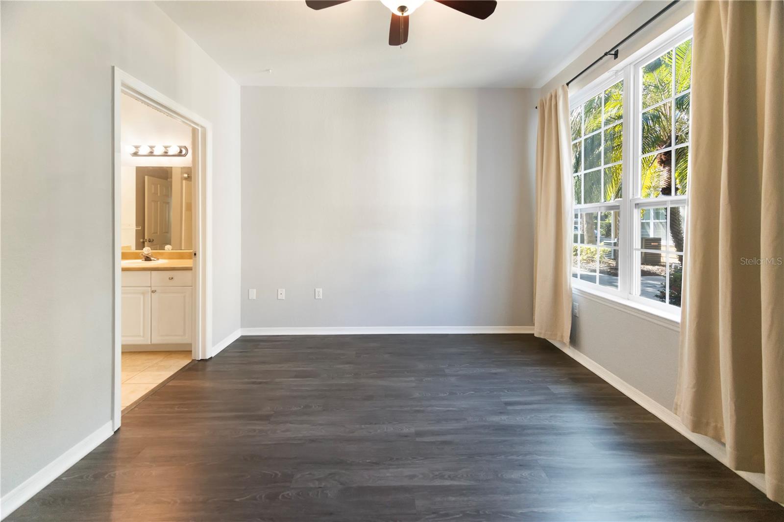 ADMIRALS WALK - Residential Lease