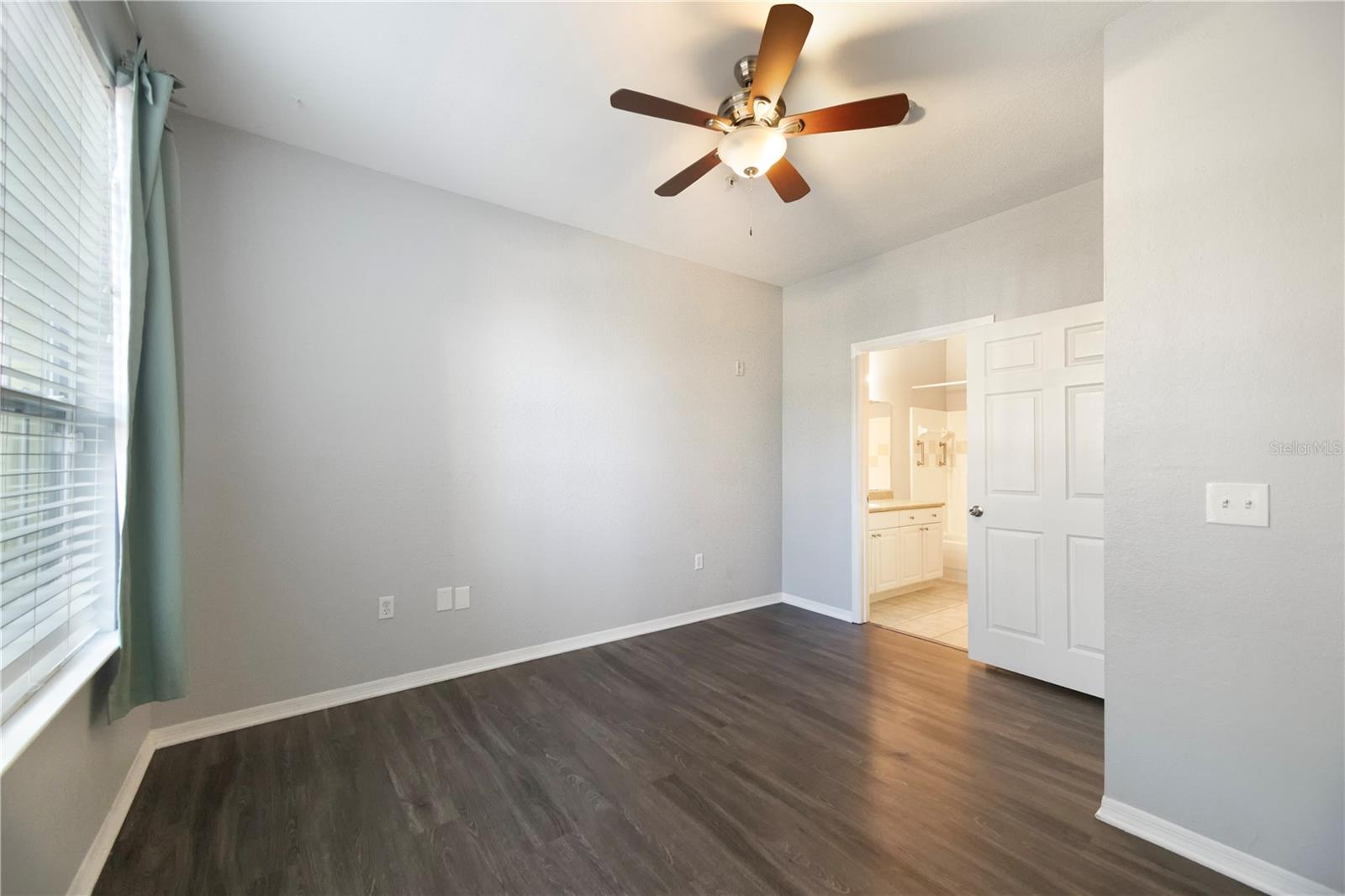 ADMIRALS WALK - Residential Lease