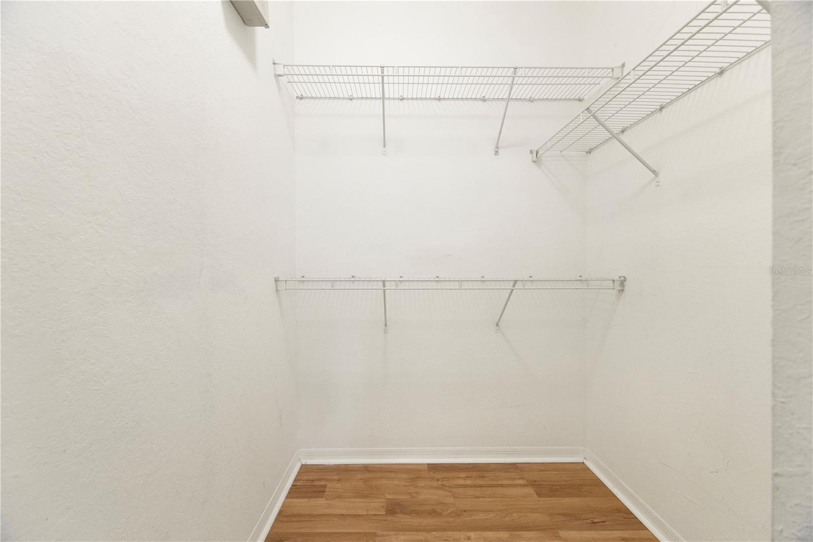 ADMIRALS WALK - Residential Lease