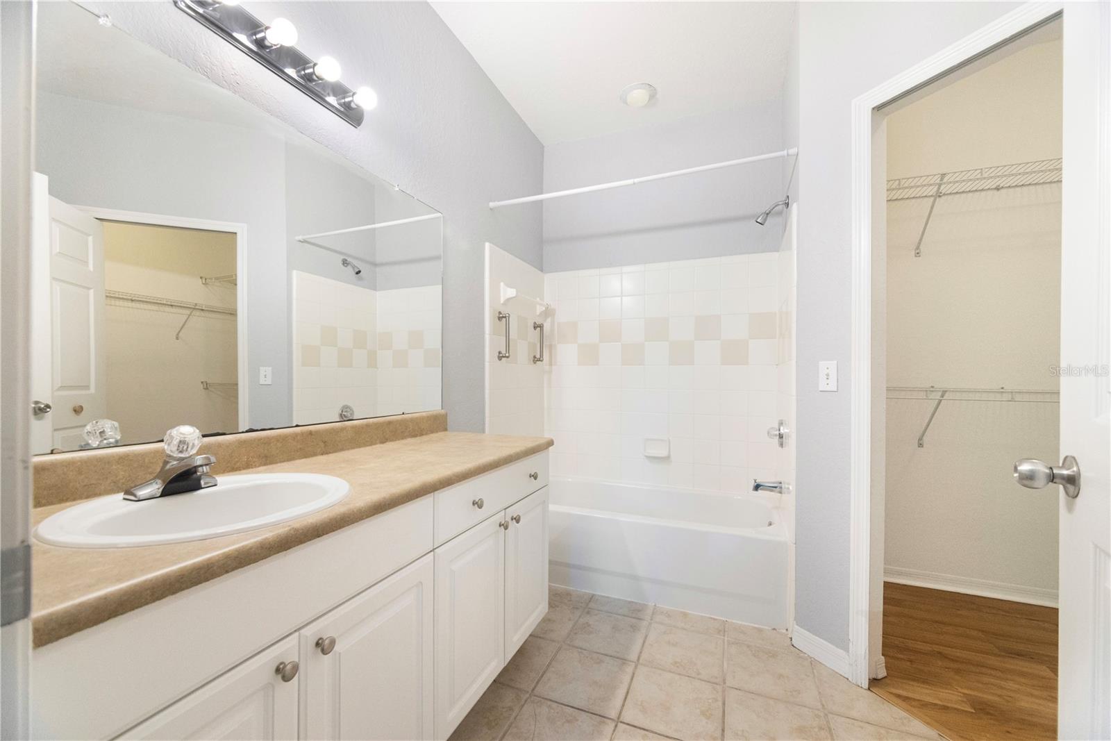 ADMIRALS WALK - Residential Lease