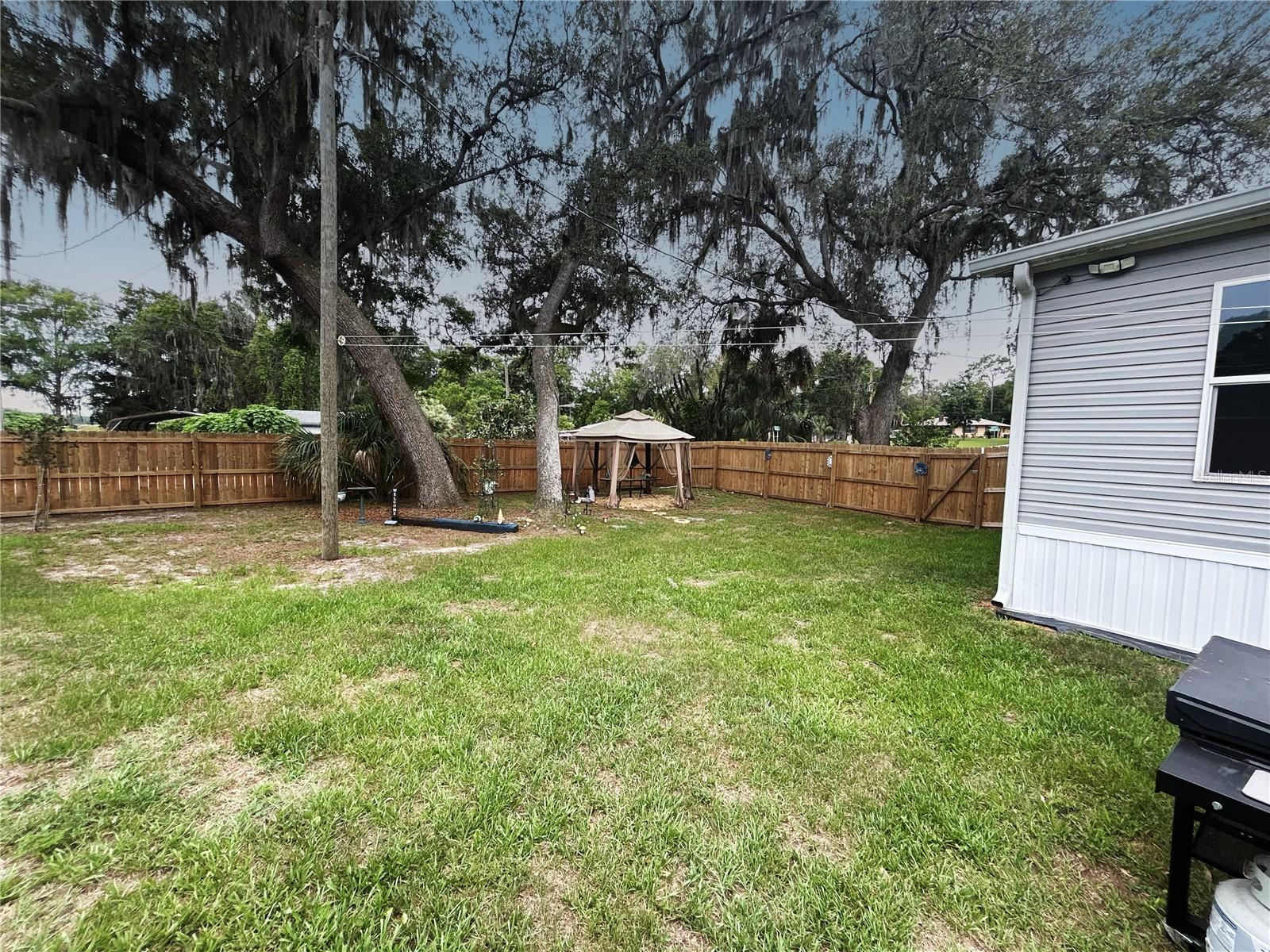 2829 N LAKEFRONT DRIVE