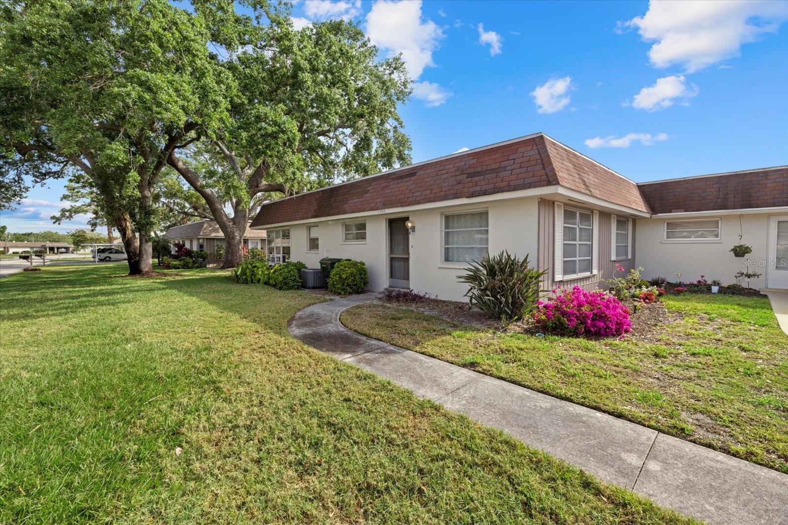 1343 GLENDALE CIRCLE W 216